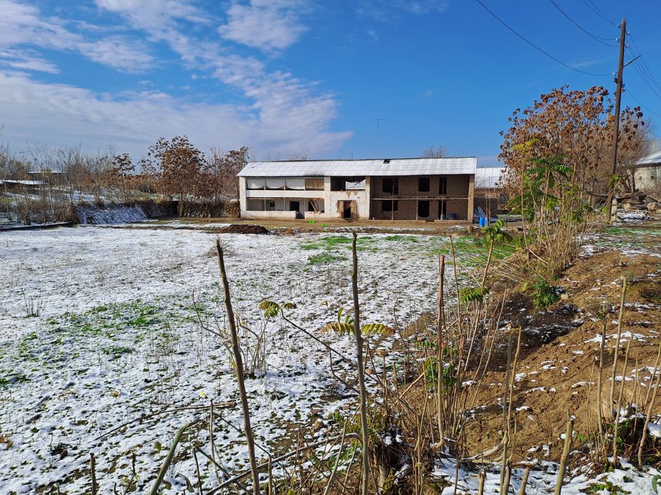 Uy sotiladi hama dakemetlari bor 30 sotik 2ta uchaskasi bor