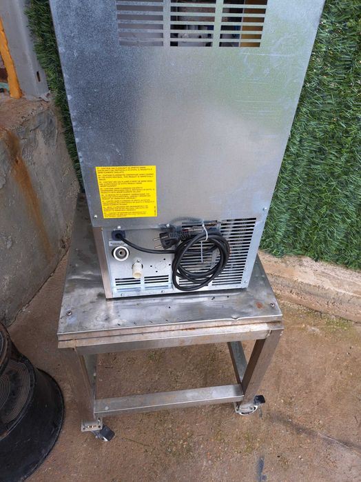 Професионален Ледогенератор KASTEL