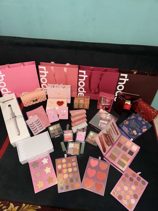 Подарочный набор к 8 марта ,косметики новые