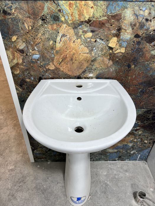 Раковина с пьедесталом