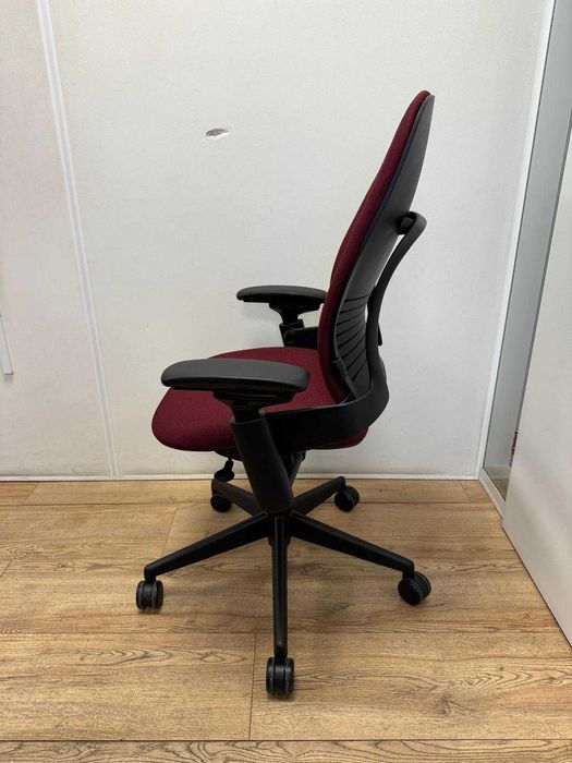 Refurbished Steelcase Leap V2 Bordeaux