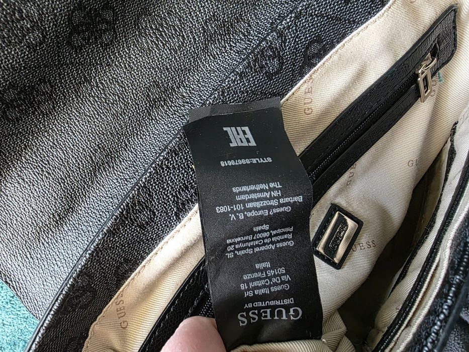 Чанта Guess в отлично състояние