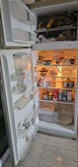 Vand combina frigorifica BEKO, No Frost,  cu dozator de apa