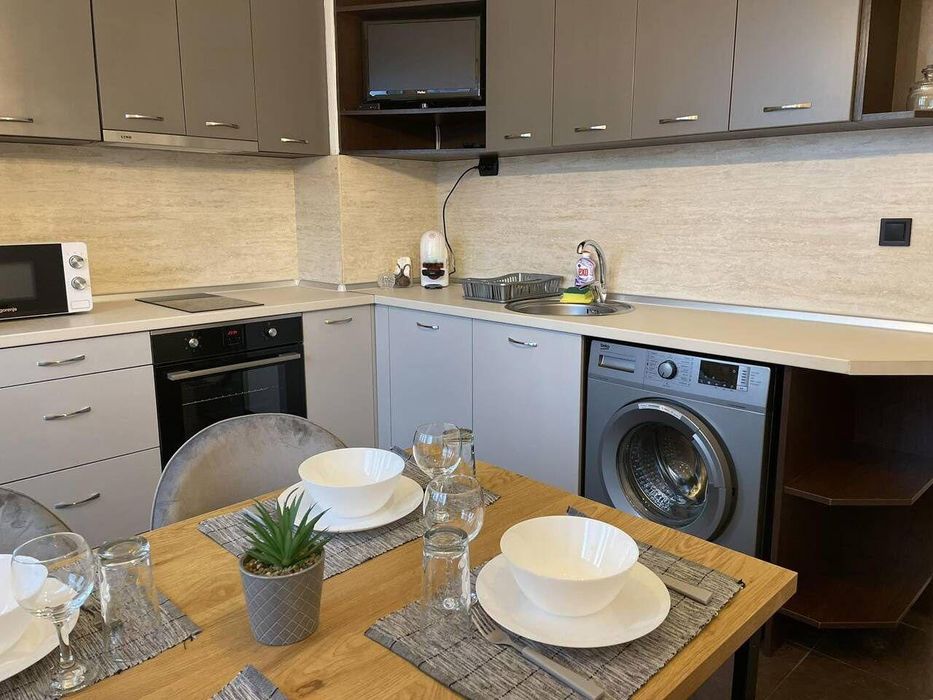 Дава се под наем Двустаен апартамент в Бургас, Братя Миладинови - 55 кв.м за 598.23 € - Снимка #1