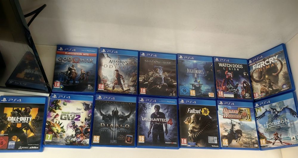 Хб! Playstation 4 Pro 1TB +25 игри и 2бр джойстици