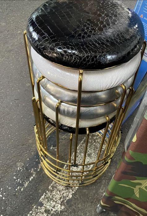 Табуретки, табурет,  стулья.