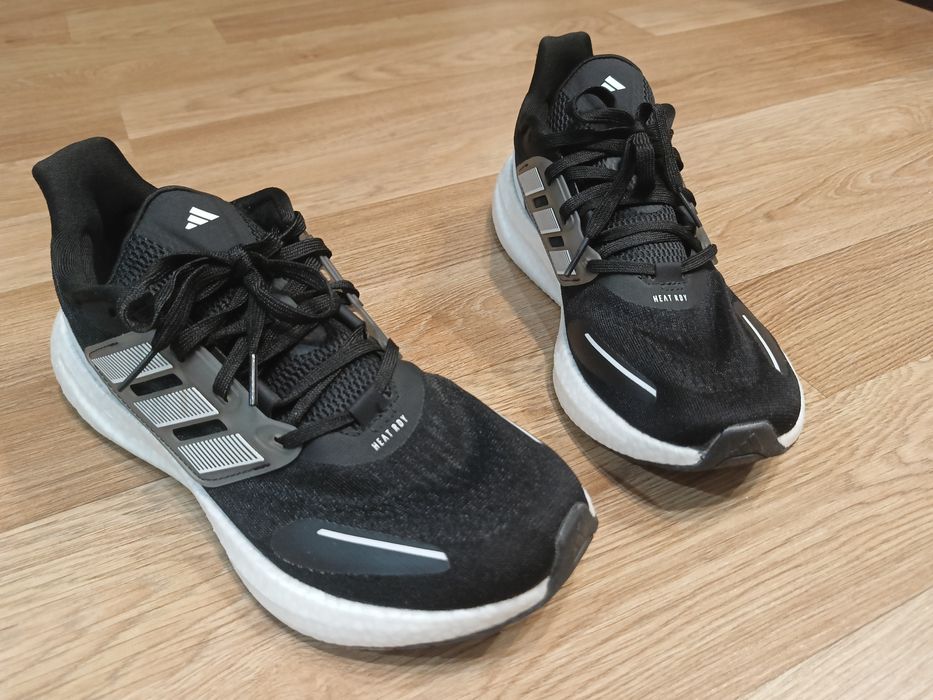 Продам кроссовки мужские Адидас