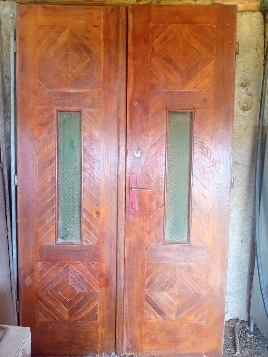 Vând ușă dublă stejar.
