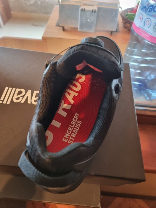 Работни обувки с бомбе Щраус