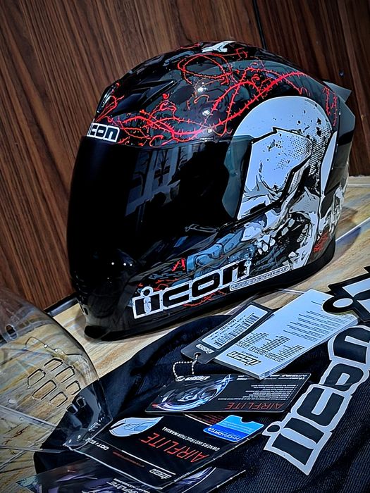Каска Icon Skull 18 Airflite M
