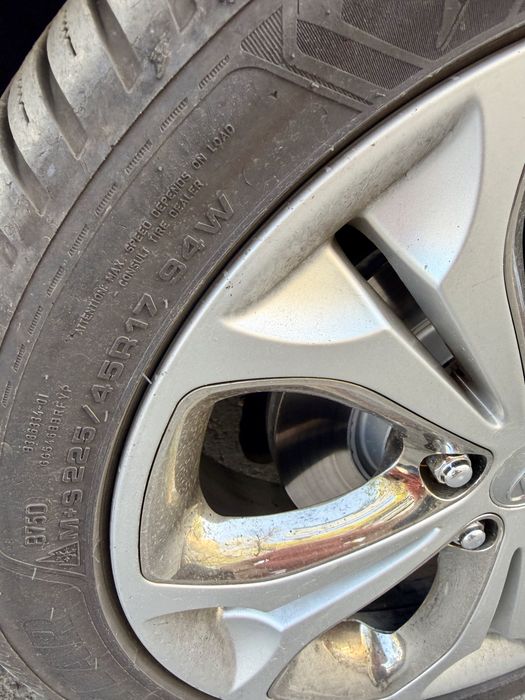 Продавам Оригинални Джанти 17-ки 5 бр комплект с гуми Goodyear  за Хюндай
