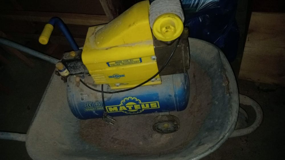 Компрессор  продаётся