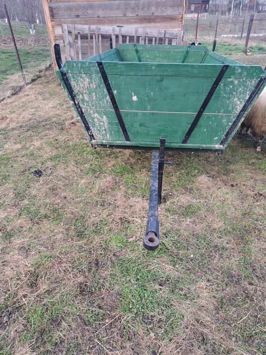 Vând remorcuță după tractor