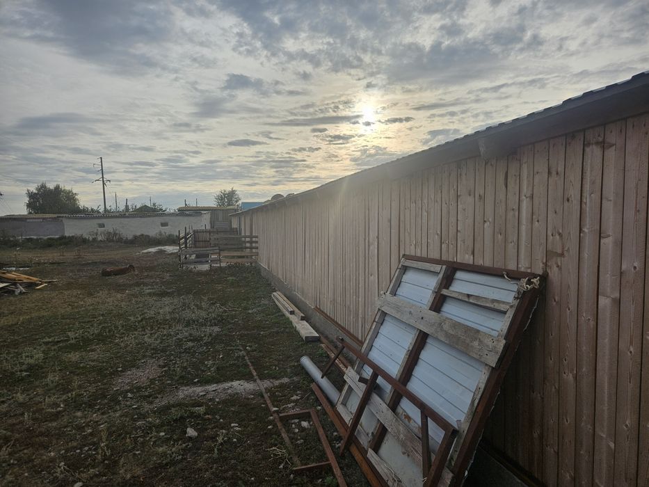 Дара тұрған жер үй сатылады