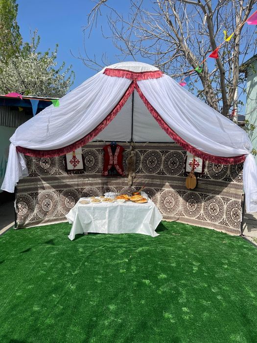 Юрта,киіз үй беріледі.