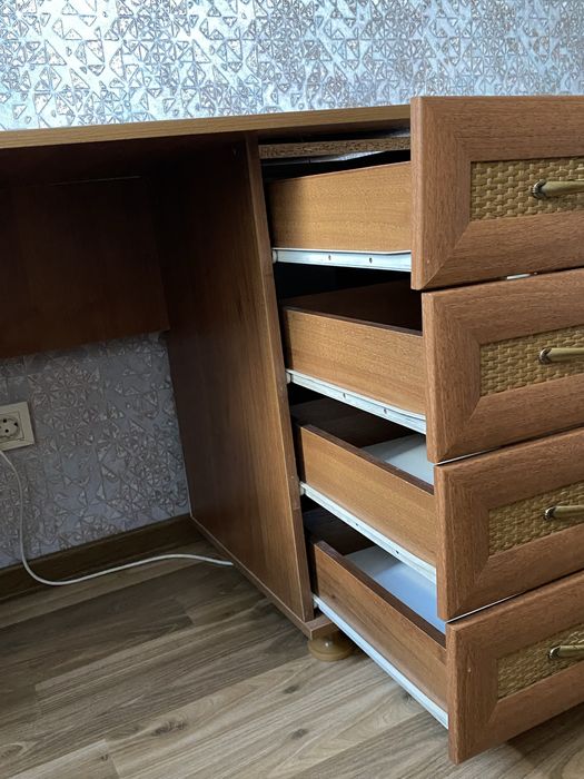 Продам письменный стол