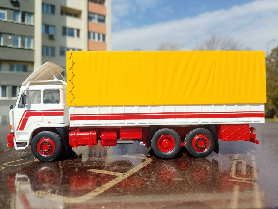 Модели-играчки на камиони в мащаб 1:43