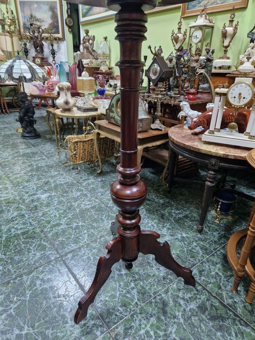 Уникална антикварна висока френска масичка