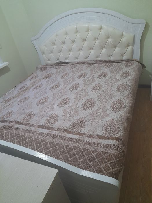 Продам спальный гарнитур