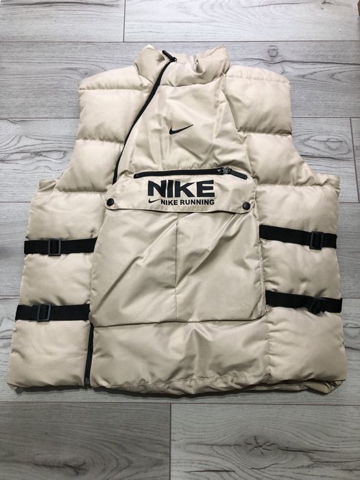 Vand vesta Nike noua nouță!!!