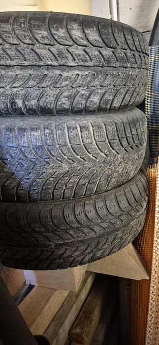 Vând cauciucuri polaris