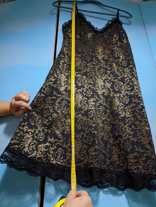 Rochie de ocazie purtata o data, culoare negru-auriu