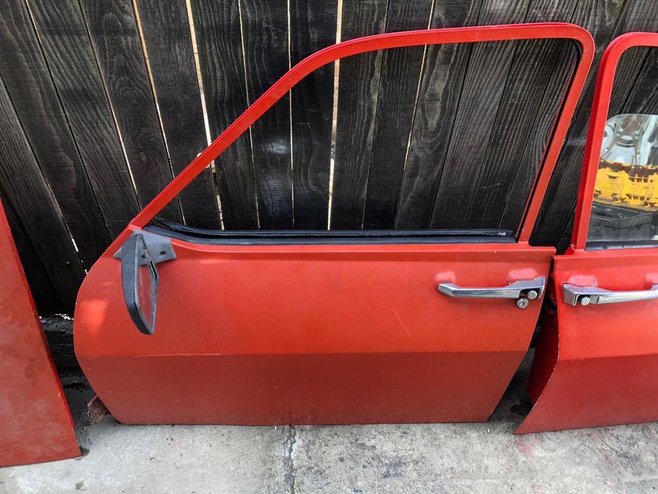 Vand 4 usi complete Dacia 1310/in stare buna