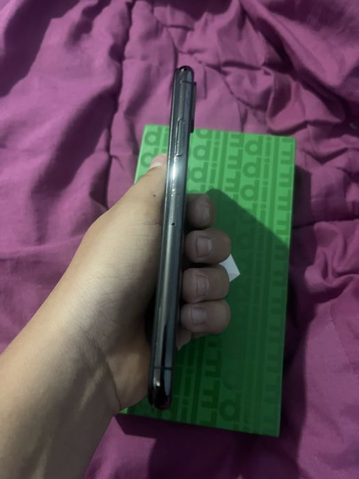 vand iphone x cu displayu-l spart