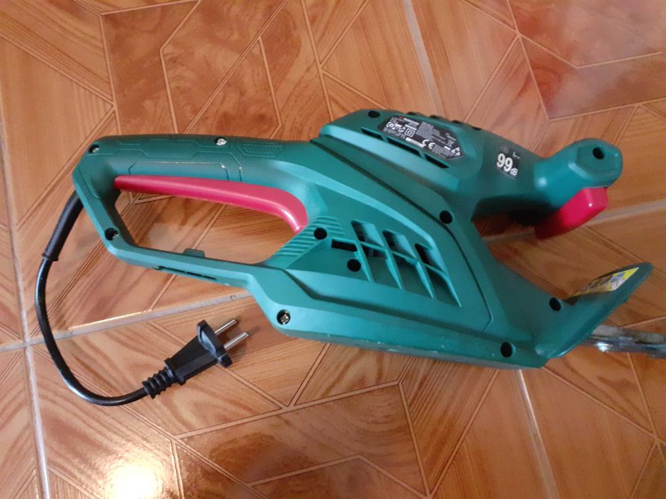 Foarfeca electrica Parkside de tuns gard viu