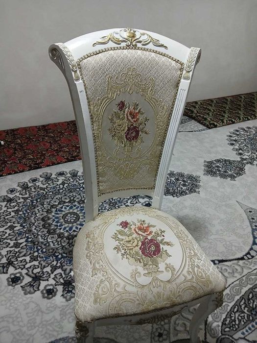 Стол стул мебели сотилади