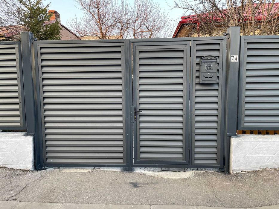 Garduri Jaluze, Garduri din sipca metalica.