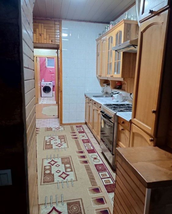 Chilonzor metrosi Gʻafur Gʻulom park yaqnida arenda