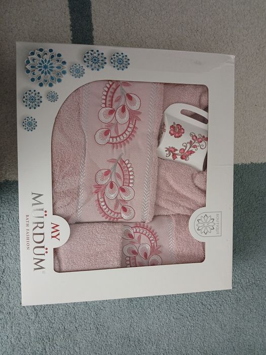 Сет халат, 2 бр. кърпи и тривка