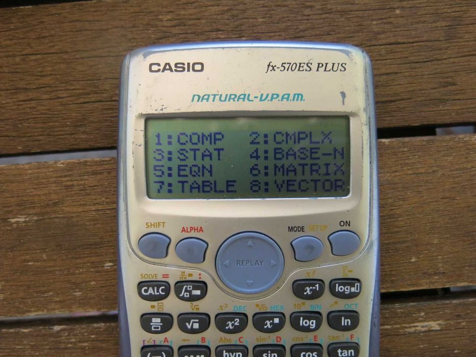 Научен калкулатор Casio fx-570ES PLUS, 417 функции