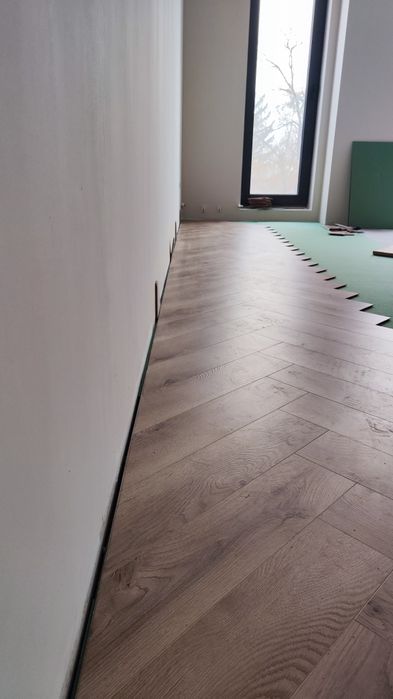 Професионален монтаж на паркет / ламинат ,первази ,лайсни