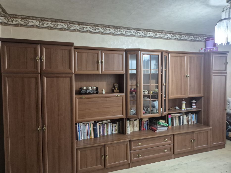 Продаю стенку из 5 шкафов