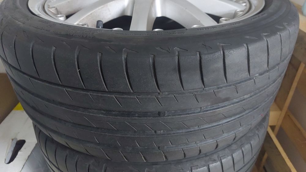 Летни гуми 225/40R18