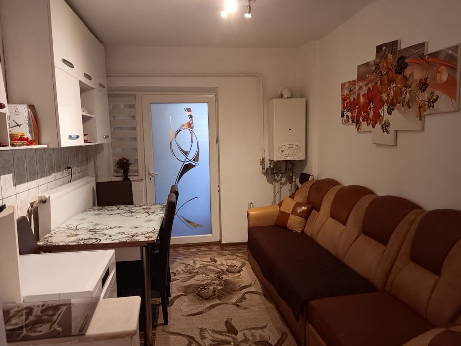 Inchiriez apartament