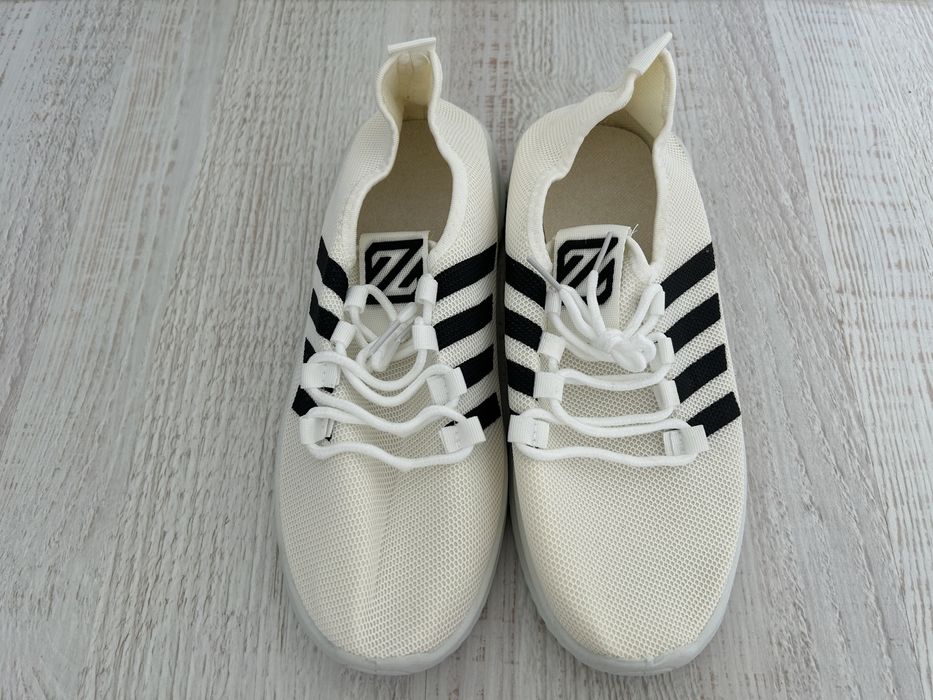 Продаи новые кроссовки 41 размера.