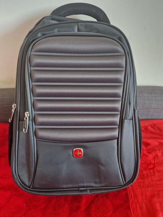 Swiss ghiozdan nou