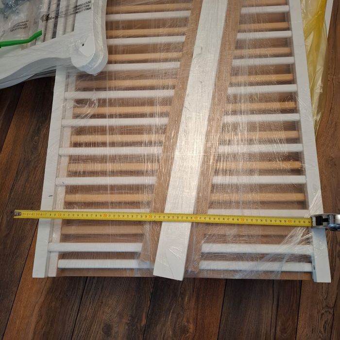 Patut de lemn bebelus