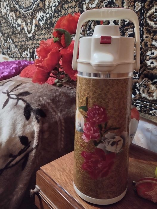 Продается термос новый