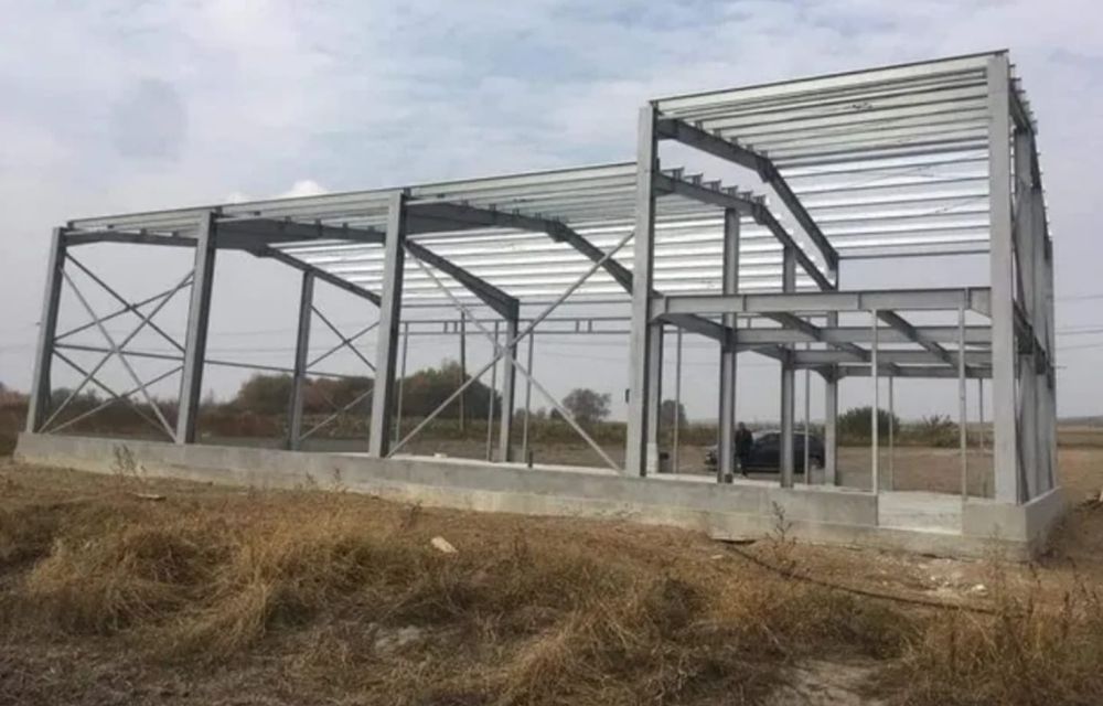 Vand si construiesc hale metalice