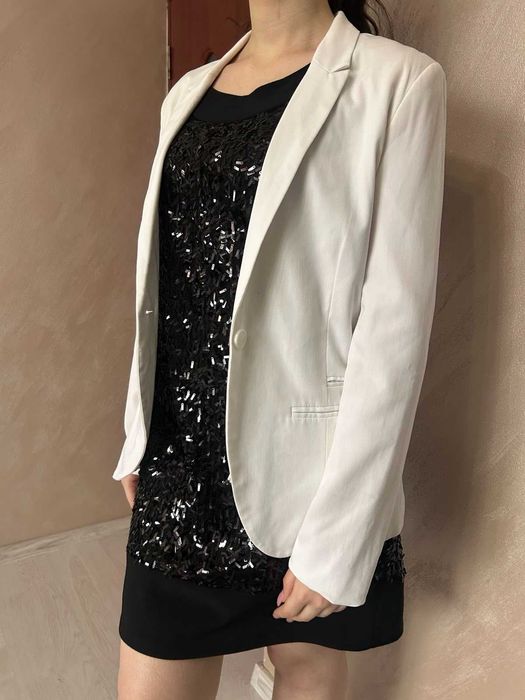 Рокля и сака в черно и бяло