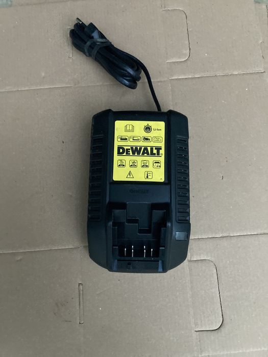 Alimentator Incarcator Dewalt DCB 100 10,8V
