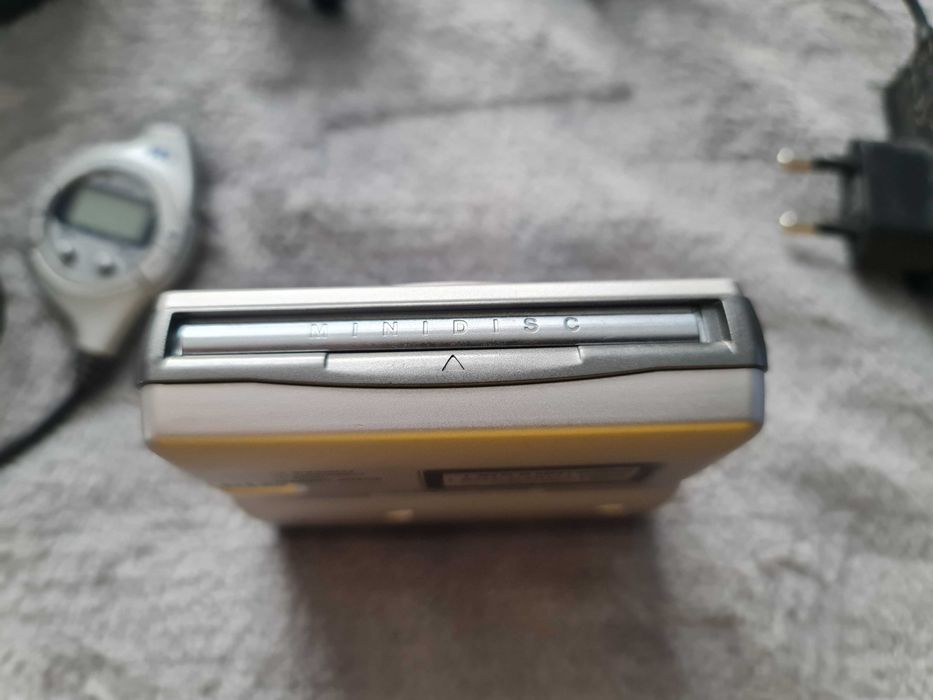 Minidisc Sharp 701 stare excelenta - muzica relax