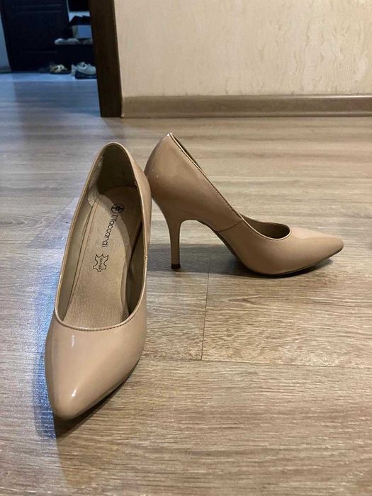 Продам женскую  обувь