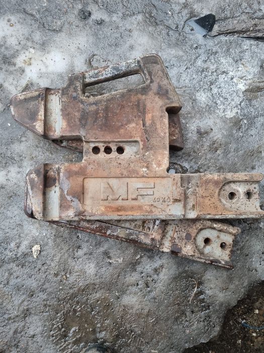 Vând contra greutăți Massey Ferguson