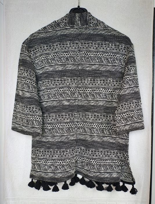 Cardigan lejer cu ciucuri