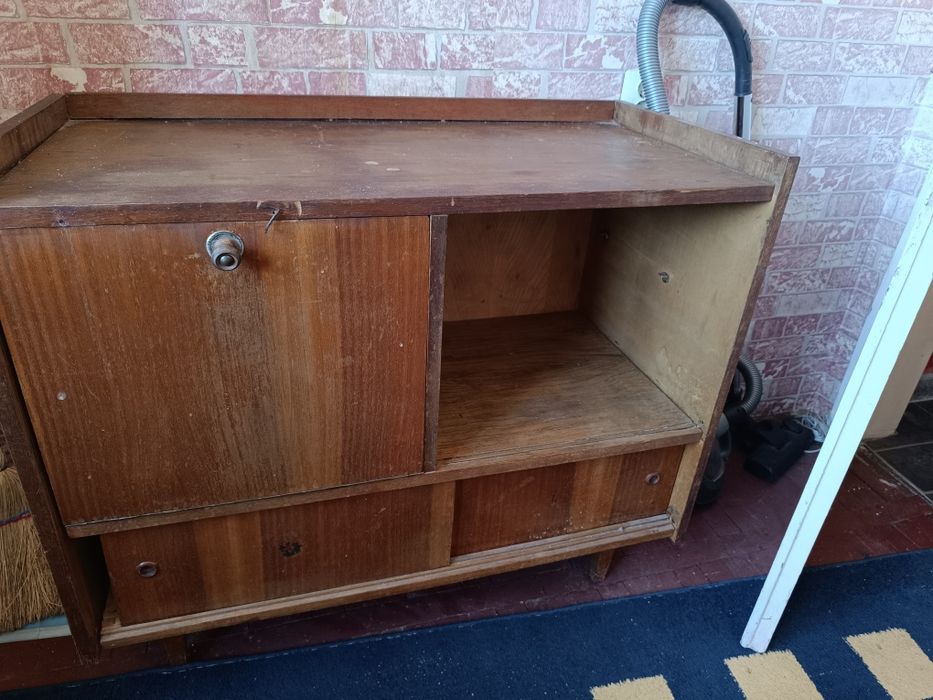 Стари мебели (подарявам)